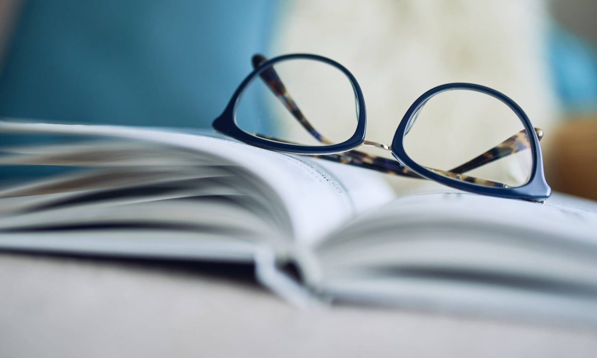 4 Clear Signs You Need Reading Glasses